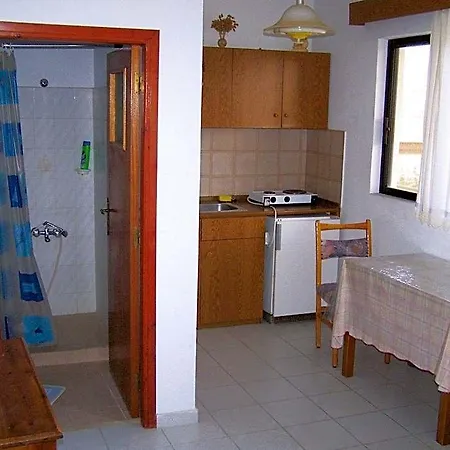Evi And 3* Kremastí